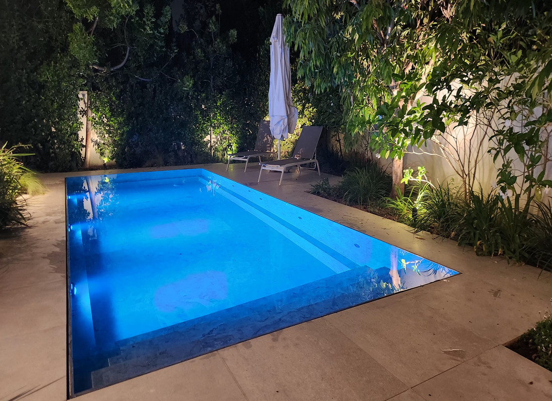 Par56 stainless steel pool lights installed in Israel